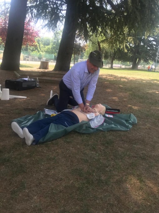 Alpini a lezione di defibrillatore e massaggio cardiaco
