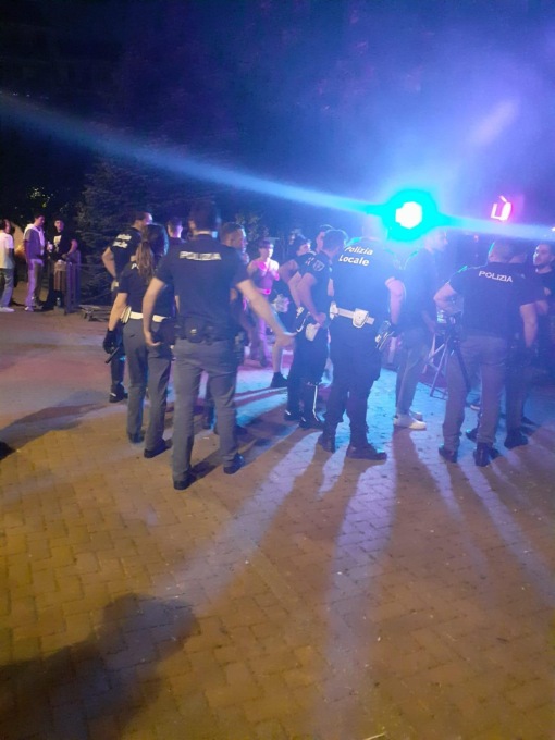 In 150 ai giardinetti, festa interrotta dagli equipaggi della Questura e dalla Polizia Locale