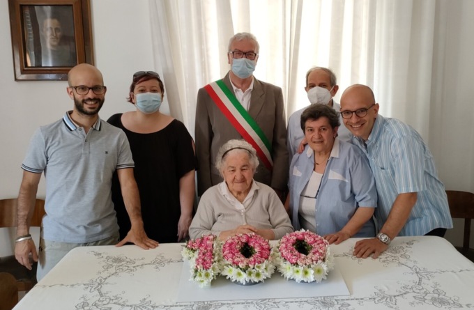 Carnate in festa per i 100 anni di “nonna” Rita