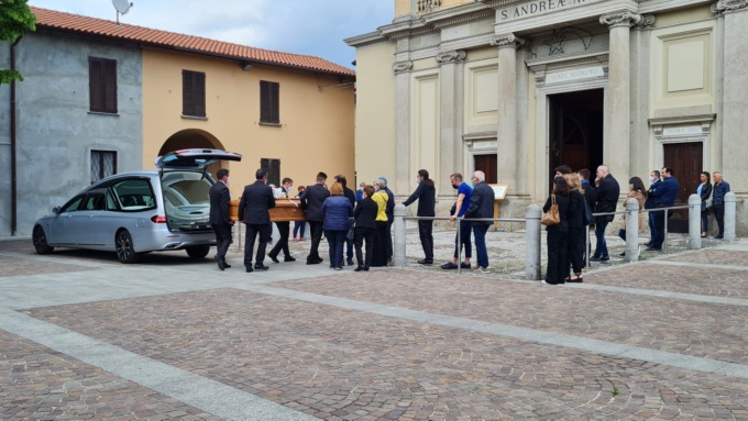 Aicurzio si ferma per l’ultimo saluto a Fabiola Colnaghi