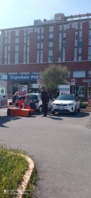 Grave malore di fronte all’ospedale: 80enne soccorso in codice rosso