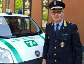 Per l’agente Dino dopo trent’anni è arrivato il periodo della pensione