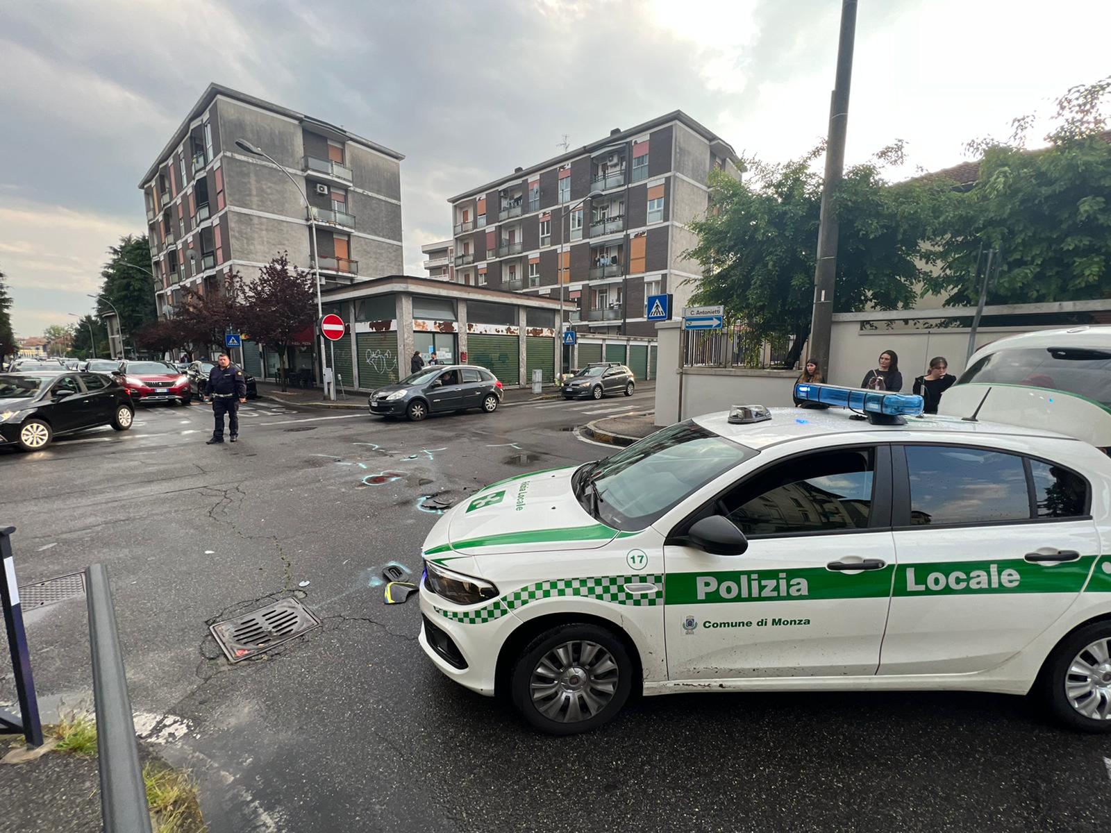 Monza incidente auto moto Polizia locale