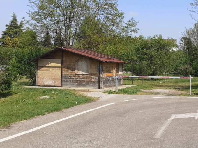 Casetta degli orti sbarrata per evitare bivacchi e vandalismi