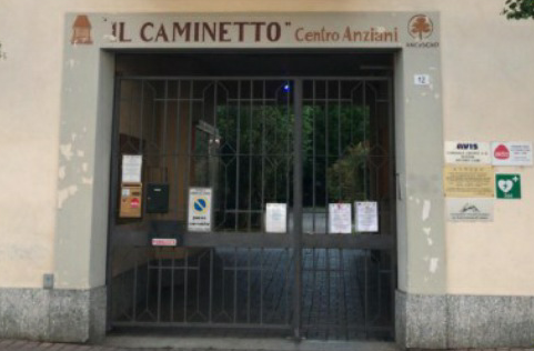 «Musica troppo alta al Centro anziani», scoppia la polemica. Il vice: «Non siamo una discoteca»