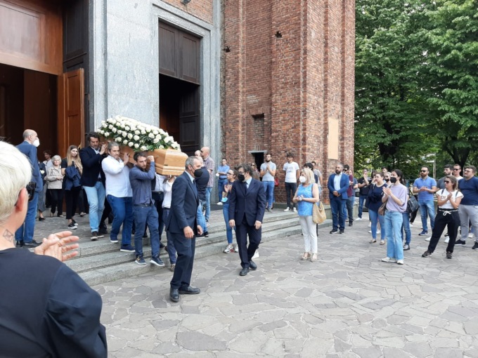 Meda si è fermata per l’ultimo saluto a Nicola, farmacista morto a 34 anni