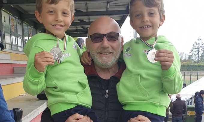 Bimbo di 7 anni dedica il gol al suo papà morto in un incidente