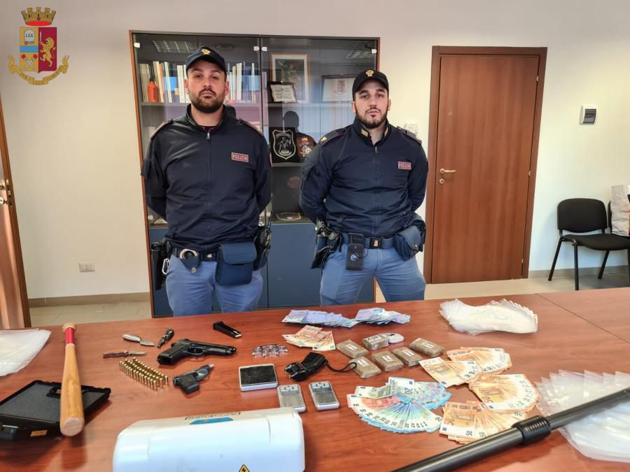 armi pistole munizioni sequestrate Polizia di Stato droga soldi euro