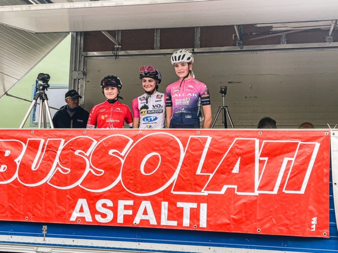 Le ragazze della S.C. Cesano Maderno impegnate nel Trofeo Bussolati Asfalti