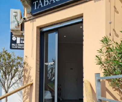Furto con spaccata alla «Lanterna». I ladri fuggono con 14mila euro