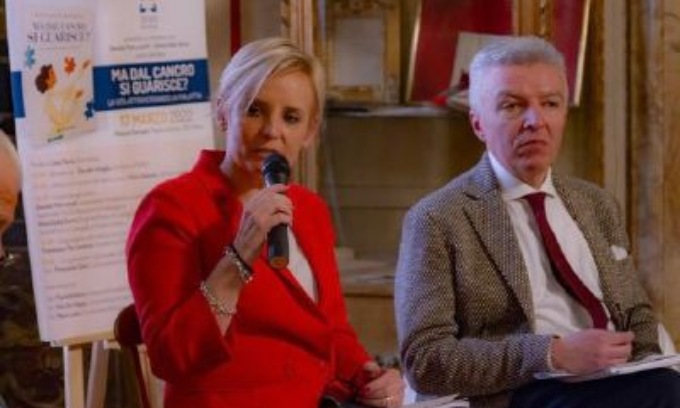 «Dal cancro si può guarire?» Due specialisti lo spiegano attraverso le pagine di un libro