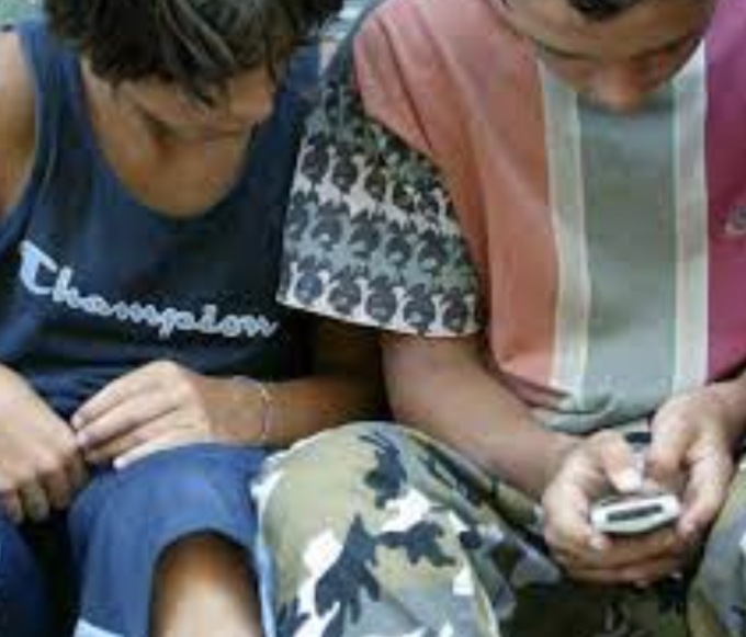 Alunni adescati in chat, genitori convocati a “lezione” sui pericoli della rete