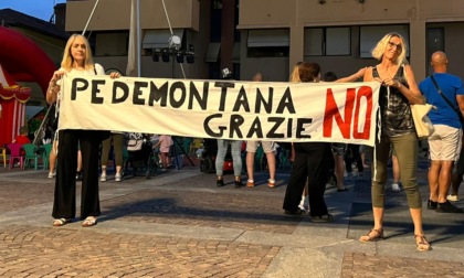 Protesta ambientalista durante la festa di Arcore: Pedemontana? No, grazie