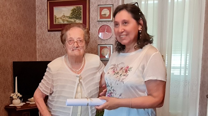 A 102 anni rinnova la tessera della Cgil