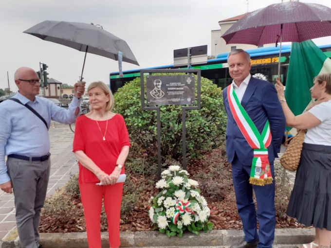 In largo Mazzini inaugurata la targa al patriota del risorgimento