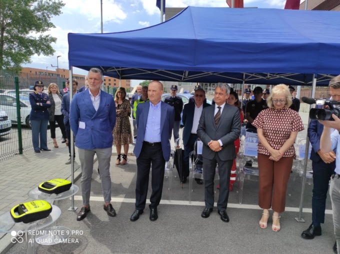 Due nuovi defibrillatori in dotazione sulle volanti della Polizia