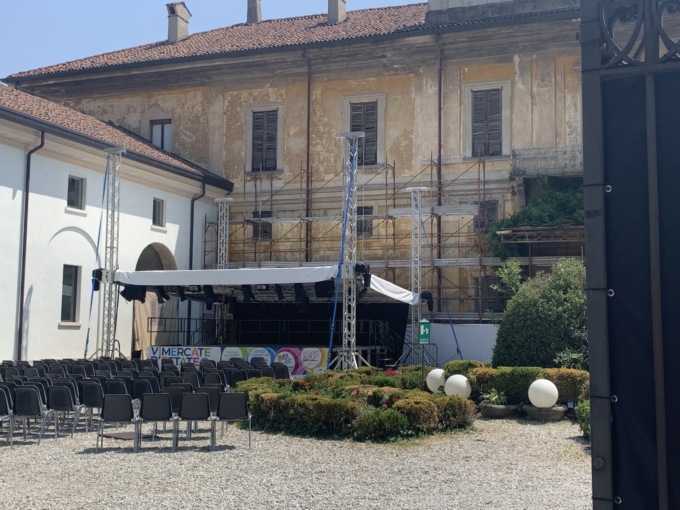 Berlusconi paga le nuove facciate della villa comunale