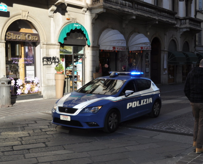 Tenta di rubare oltre 700 euro di spesa, arrestato 19enne