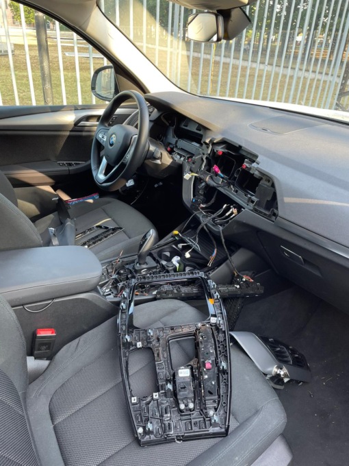 Trova la sua Bmw senza più il cruscotto