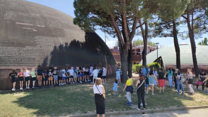 Caso “giardino” alle medie: i ragazzi non possono fare l’intervallo all’aperto, i genitori li “ritirano” in pausa pranzo
