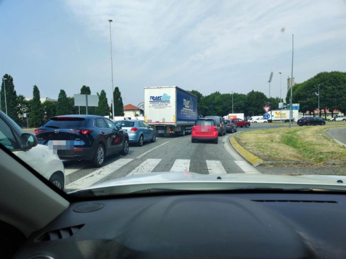 Lunghe code a Monza per un camion in panne