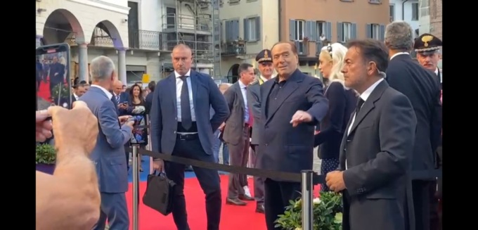 Grande festa dei Carabinieri in Duomo,  arriva a sorpresa Berlusconi