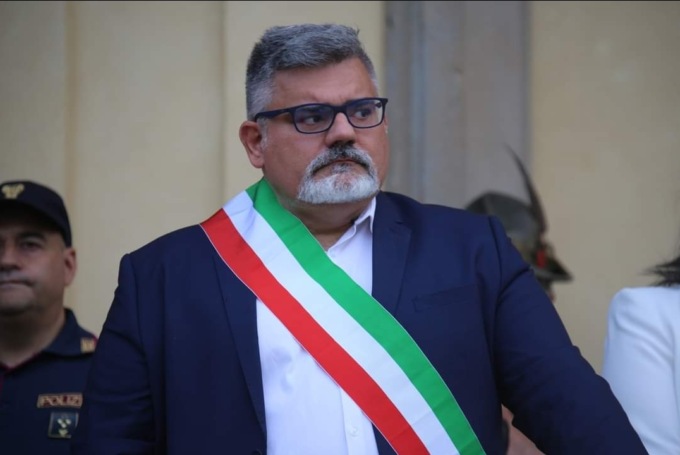“Se non spegnete la luce ve la faccio pagare”