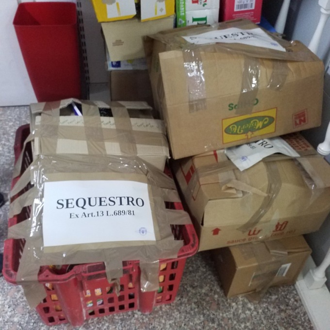 Controlli ai negozi, sequestrati alimenti e cosmetici