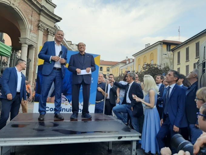 Berlusconi a Monza a sostegno di Allevi: per lui cori da stadio