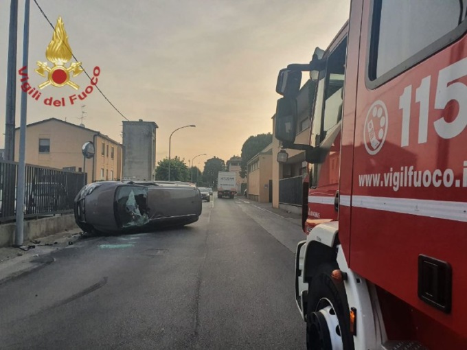 L’auto si ribalta, 38enne ferito