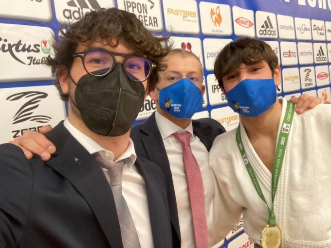 L’estate di Bosis si tinge d’azzurro