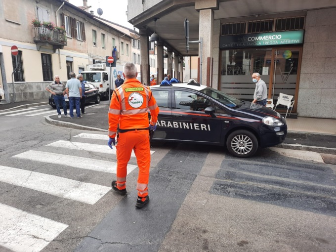 Straniero ubriaco danneggia il bar e si ferisce