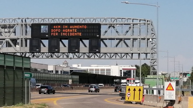 Code in aumento in Autostrada A4 per un incidente tra Agrate e Trezzo
