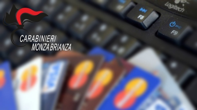 Mettevano in vendita online case e cellulari: incassavano e poi sparivano