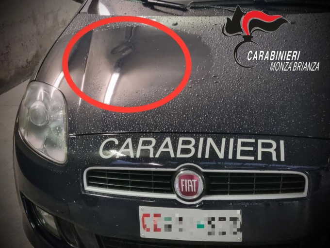 Minaccia i Carabinieri di dar fuoco alla gazzella e la prende a calci e pugni, denunciata una 34enne