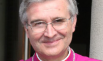 Il vescovo lissonese di Brescia lascia l’incarico per sei mesi: «Torno in città, sono malato»