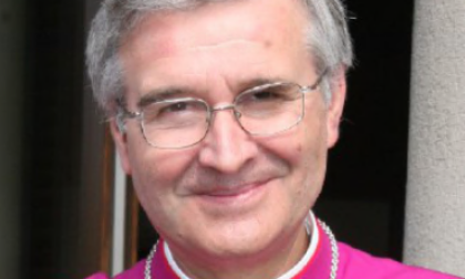 Il vescovo lissonese di Brescia lascia l’incarico per sei mesi: «Torno in città, sono malato»
