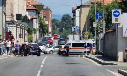 Strage sfiorata ad Albiate: ruba l'auto a un anziano, investe un ciclista e centra un altro veicolo