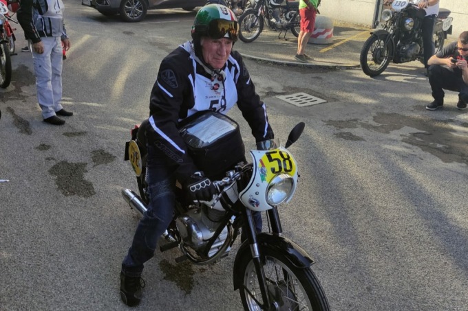 L’inossidabile Arcangelo: a 86 anni è andato fino in Puglia in moto
