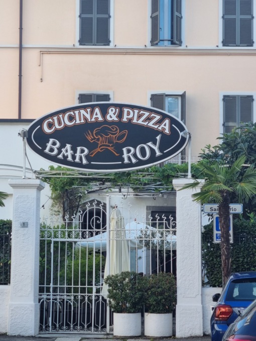 Incendio nella notte al Roy bar