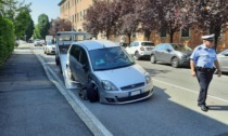 Auto fuori strada per un guasto meccanico