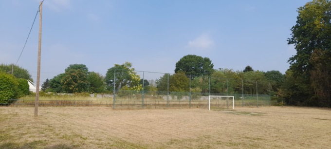 Il campo da calcio è salvo: la palestra si farà (ma altrove)