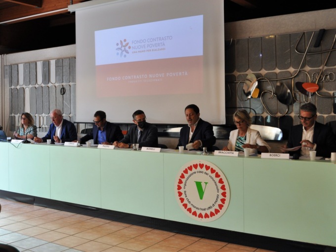 Quasi un milione di euro per sostenere otto nuovi progetti di contrasto alla povertà