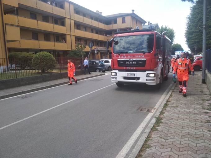 Fiamme in un appartamento, arrivano i pompieri