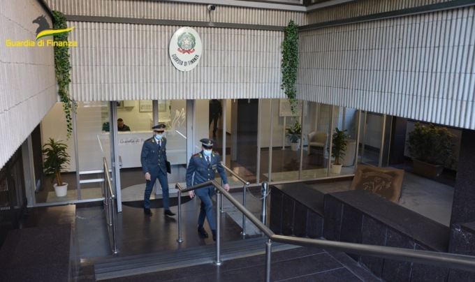 Si mettono indebitamente in tasca gli aiuti dello Stato per il Covid: denunciati imprenditore e la sua famiglia