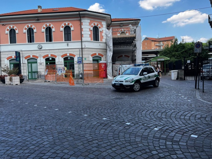 Seveso, mostra i genitali a una donna sul treno: denunciato