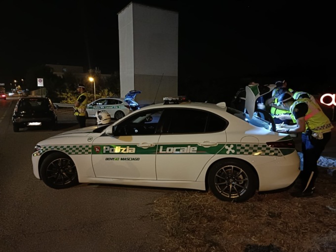 Una sanzione per ubriachezza e una per guida senza patente
