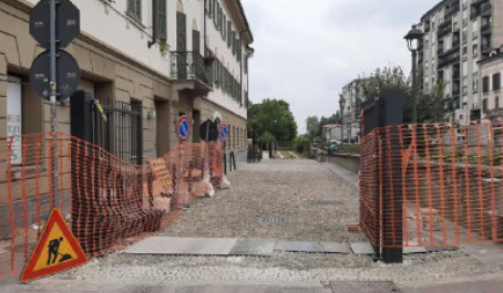 In via Bergamo i residenti pagano e mettono un cancello contro degrado e mala movida