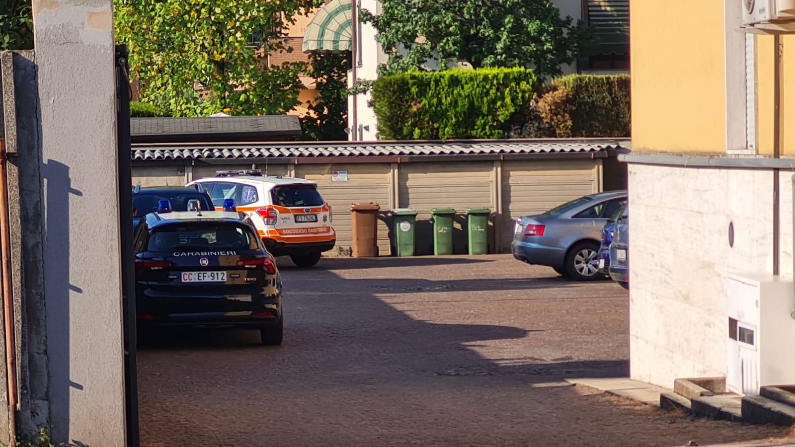 Arcore via Battisti 81 cadavere uomo morto in casa carabinieri