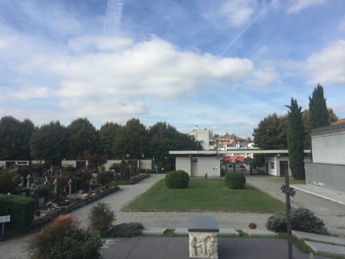 Vandalizzati i bagni del cimitero